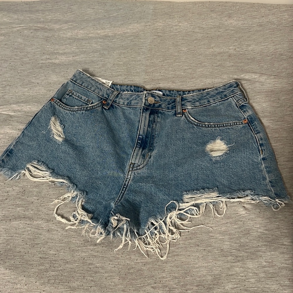 Forever 21 medium wash retro high-rise Jean shorts